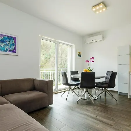 Apartment Lise Mokosica *
