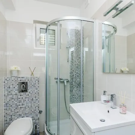 Lise Mokosica Apartment
